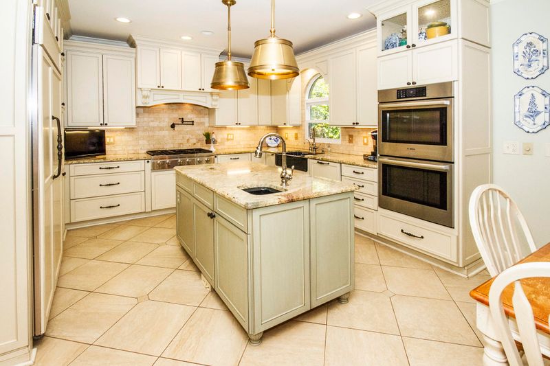1933 Hickory Glen Rd, Knoxville, TN 37932
