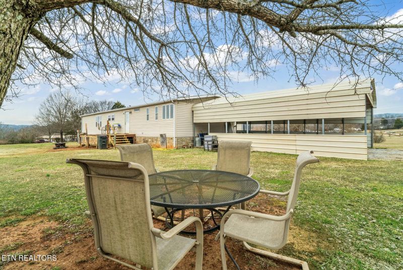 1933 Whirlwind Way, Mascot, TN 37806