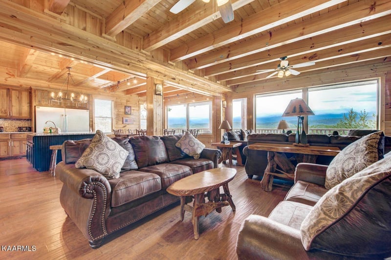 1936 Blackthorn Tr, Sevierville, TN 37876