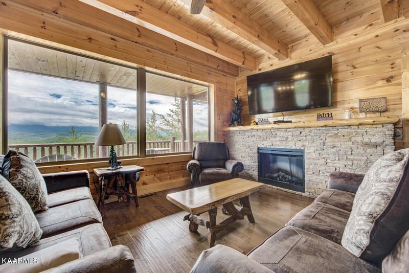 1936 Blackthorn Tr, Sevierville, TN 37876