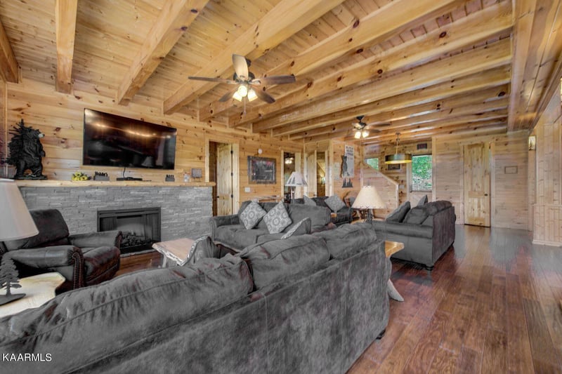 1936 Blackthorn Tr, Sevierville, TN 37876