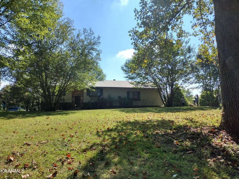 1937 Leatherwood Rd, Oneida, TN 37841