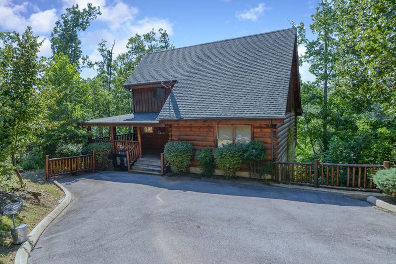 1938 Cougar Crossing Way, Sevierville, TN 37862