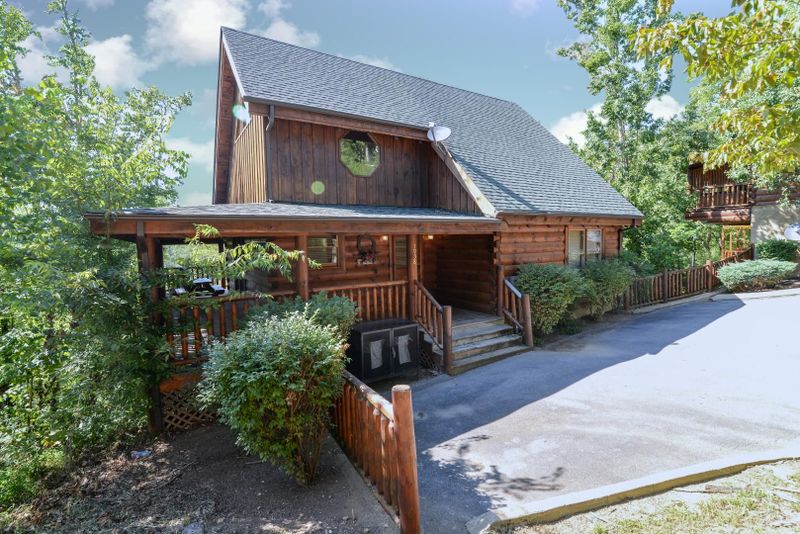 1938 Cougar Crossing Way, Sevierville, TN 37862