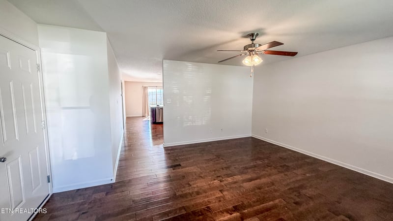 1939 Mahogany Wood Tr, Knoxville, TN 37920