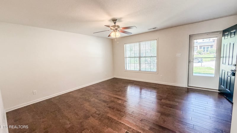1939 Mahogany Wood Tr, Knoxville, TN 37920