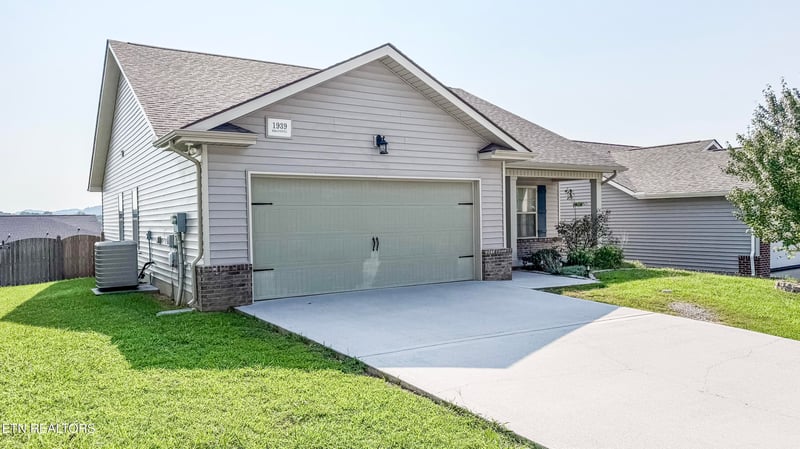 1939 Mahogany Wood Tr, Knoxville, TN 37920