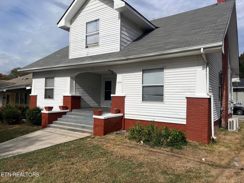 1939 Mccalla Ave, Knoxville, TN 37915