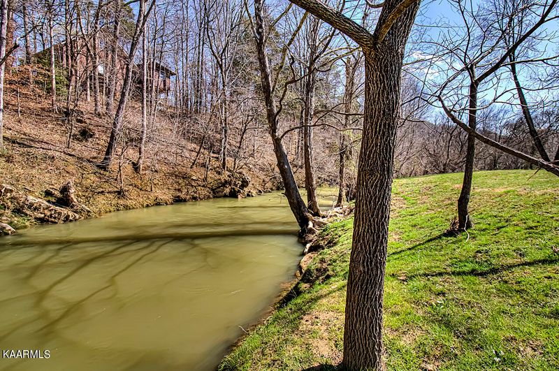1939 Vickers Ln, Sevierville, TN 37876