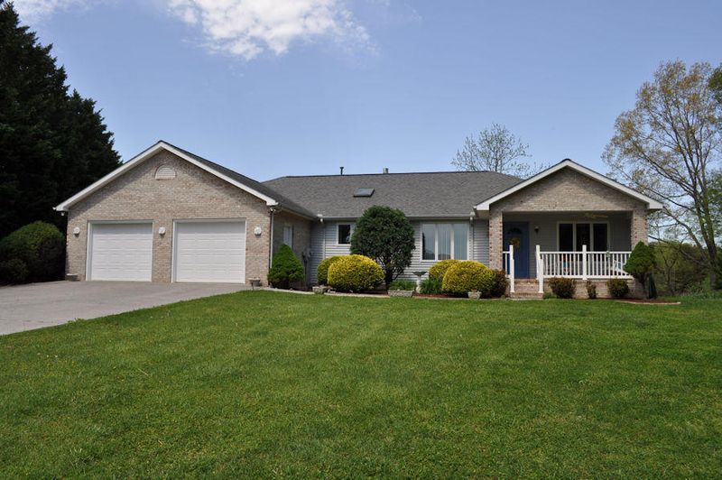 194 Maple Ridge Ln, Seymour, TN 37865