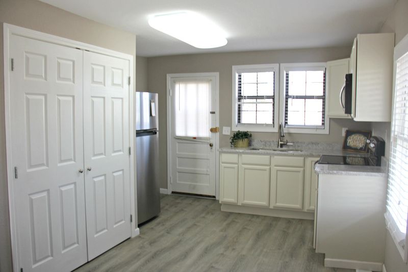 194 Taylor Dr, Lenoir City, TN 37772