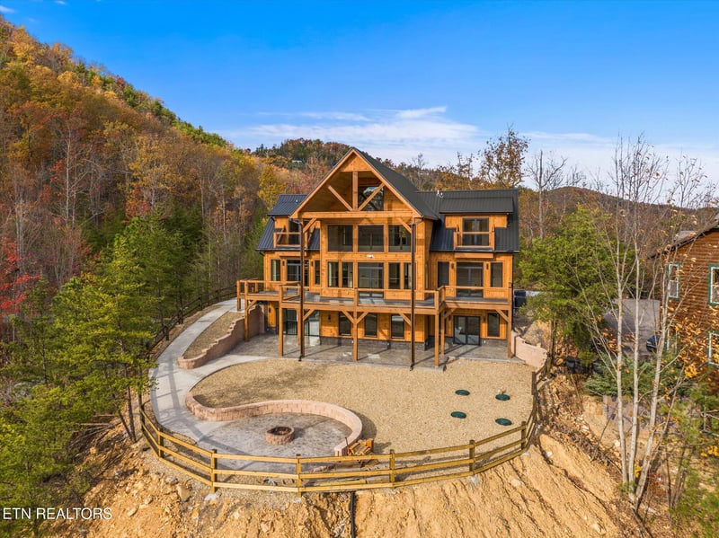 1940 Blackthorn Tr, Sevierville, TN 37876