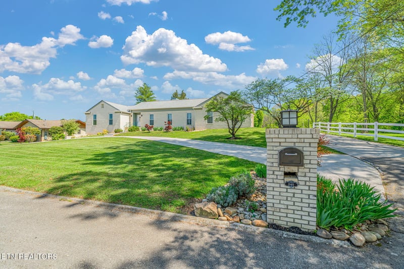 1940 River Shores Dr, Knoxville, TN 37914