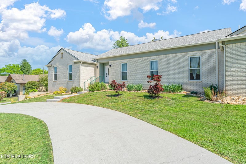 1940 River Shores Dr, Knoxville, TN 37914