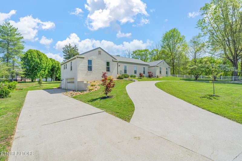 1940 River Shores Dr, Knoxville, TN 37914