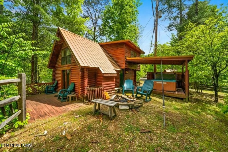 1940 Wears Valley Rd, Sevierville, TN 37862