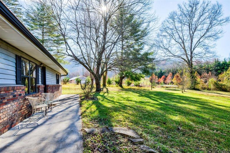 1942 Hughes Loop, Maryville, TN 37803