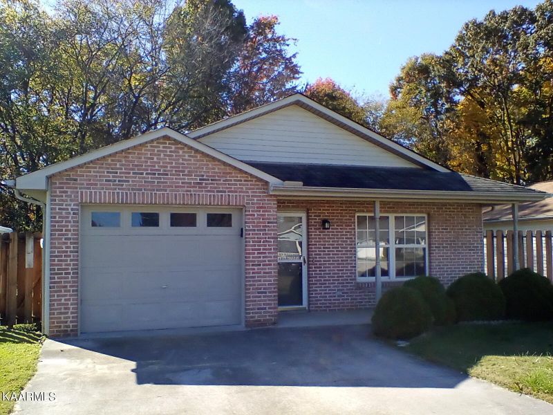 1947 Jeffrey Ln, Alcoa, TN 37701