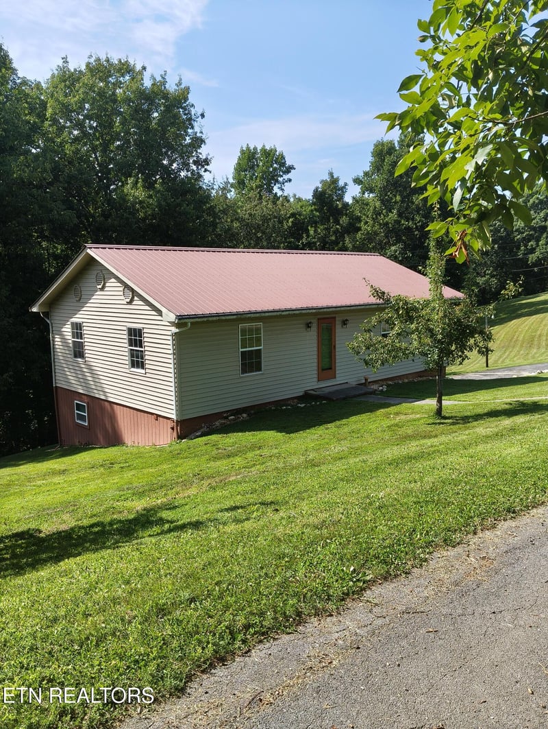 1947 Oody Rd, Loudon, TN 37774