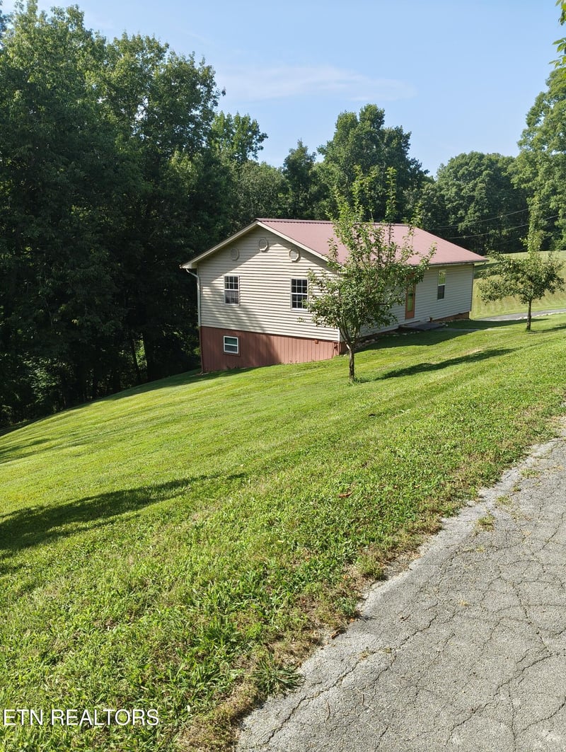 1947 Oody Rd, Loudon, TN 37774
