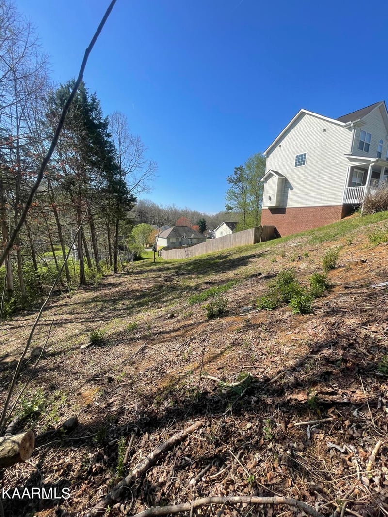 1948 Winter Winds Ln, Knoxville, TN 37909