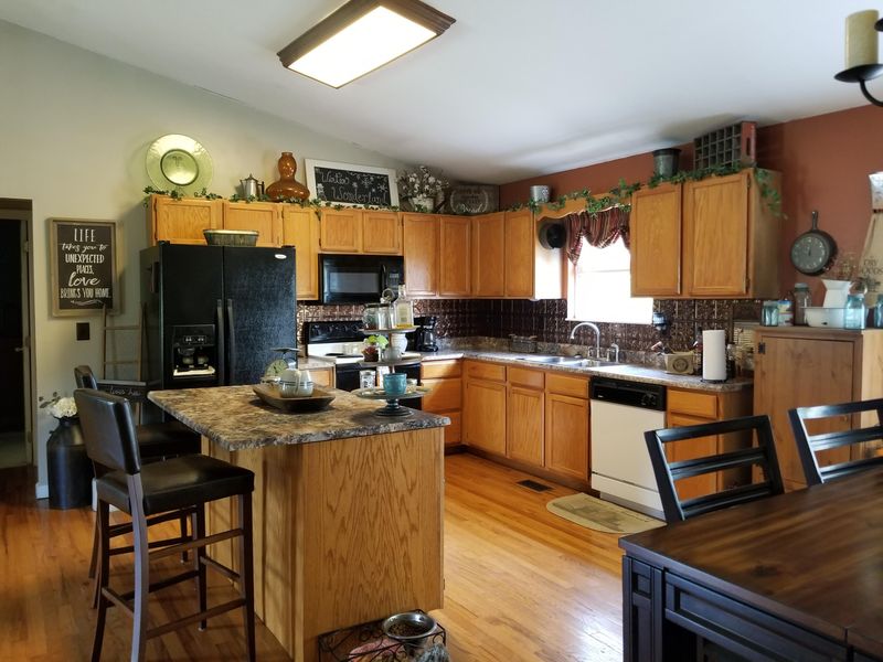 1949 Deer Ridge Dr, Morristown, TN 37814