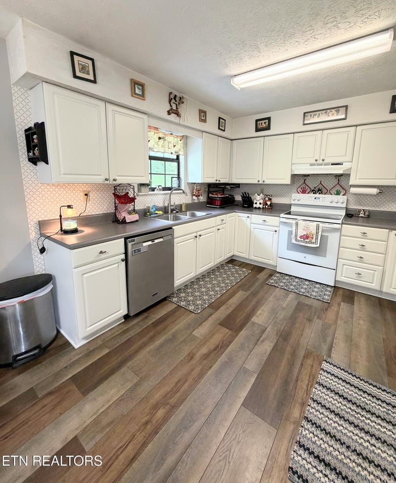 195 Booker Rd, Maynardville, TN 37807