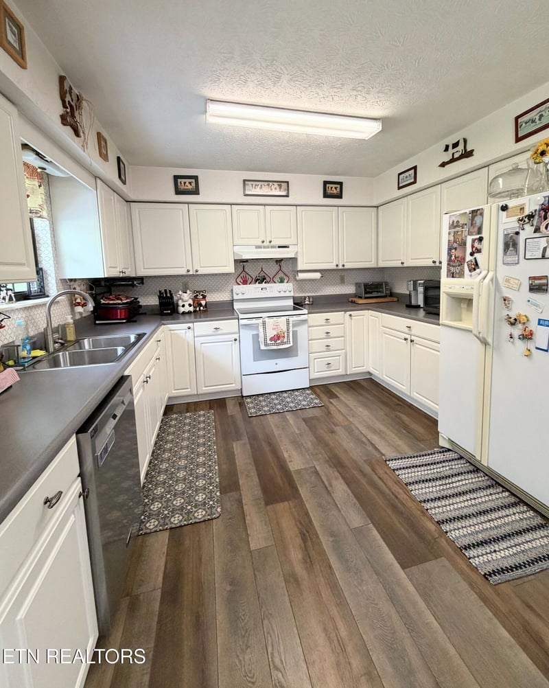 195 Booker Rd, Maynardville, TN 37807