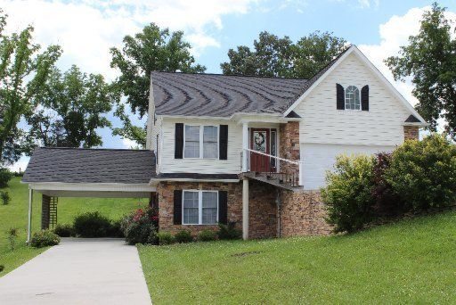 195 Far View Cir, Jacksboro, TN 37757