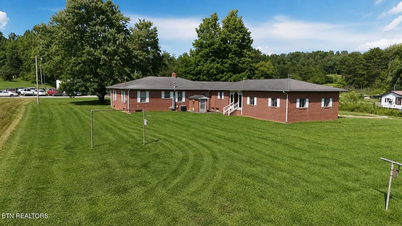 195 Old Highway 27, Robbins, TN 37852
