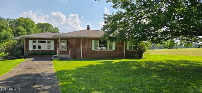 195 Old Highway 27, Robbins, TN 37852