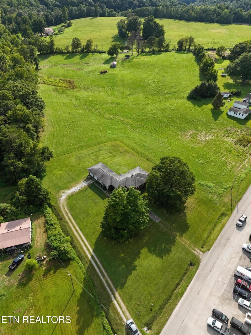 195 Old Highway 27, Robbins, TN 37852