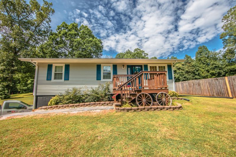 195 Rock Bridge Rd, Harriman, TN 37748