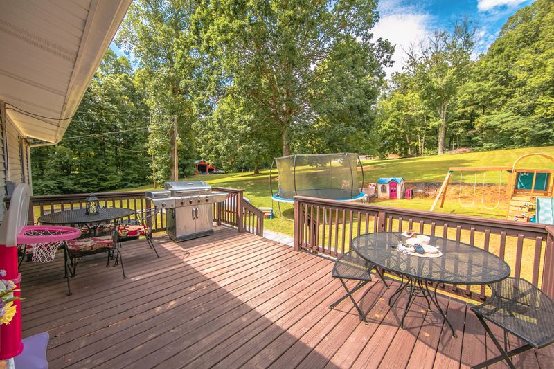 195 Rock Bridge Rd, Harriman, TN 37748