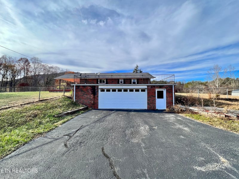 195 Skyview Dr, Newcomb, TN 37819