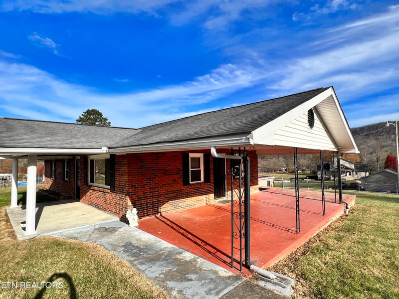 195 Skyview Dr, Newcomb, TN 37819