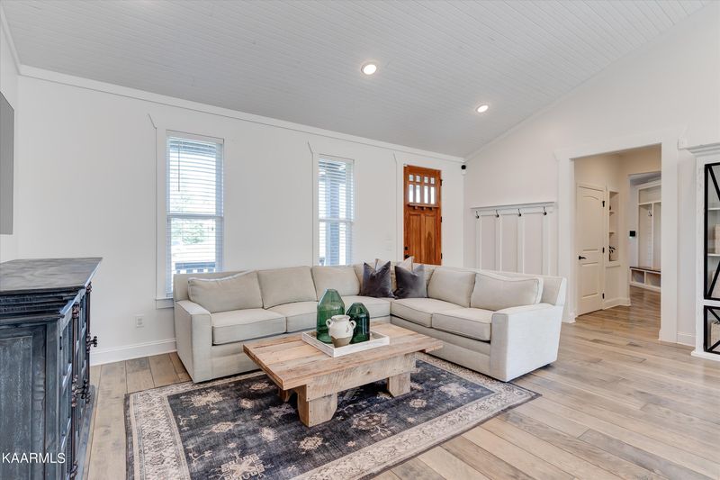 195 Timber Creek Dr, Athens, TN 37303