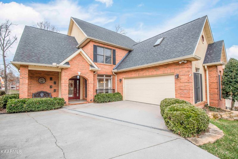 195 Valleyview Dr, Lenoir City, TN 37772