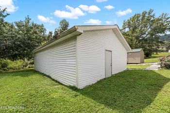 195 Waddell Ln, Caryville, TN 37714