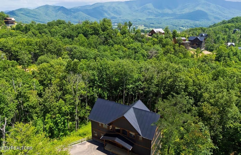 1950 Spurling Rd, Sevierville, TN 37862