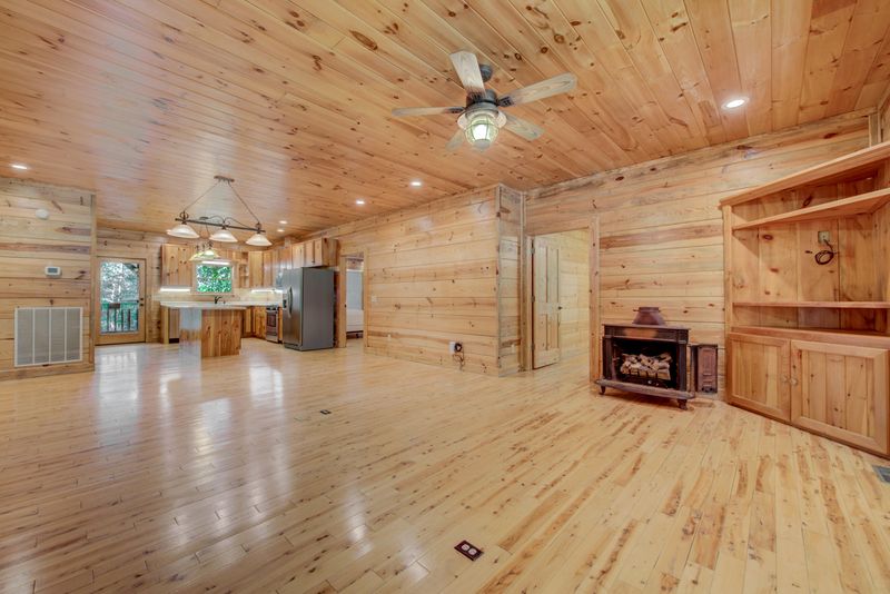 1952 Fox Trail Rd, Walland, TN 37886