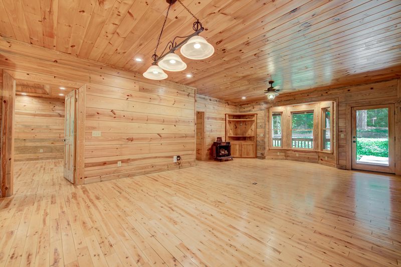 1952 Fox Trail Rd, Walland, TN 37886
