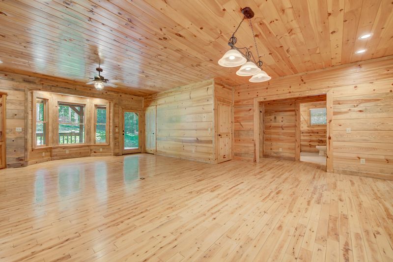 1952 Fox Trail Rd, Walland, TN 37886