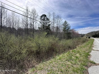 1953 Airport Rd, Oakdale, TN 37829