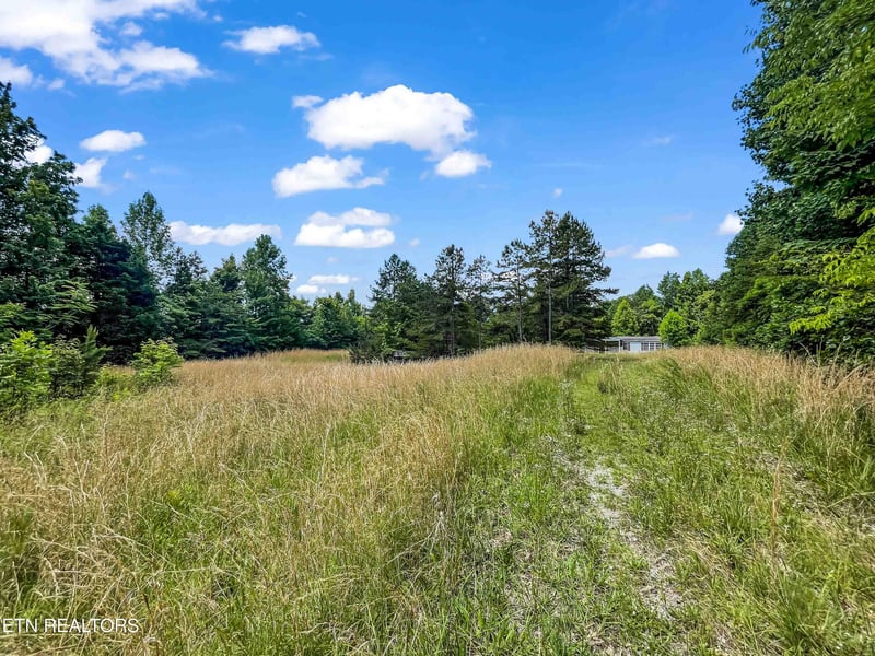 1955 Price Rd, Lenoir City, TN 37771