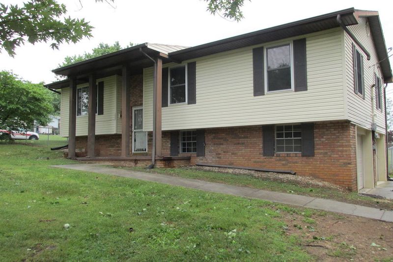 1956 Leia Dr, Morristown, TN 37814