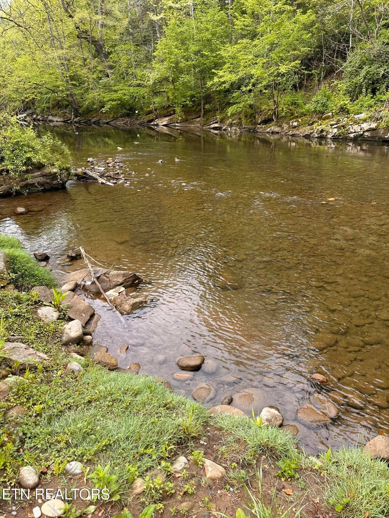 1956 Pittman Center Rd, Sevierville, TN 37876