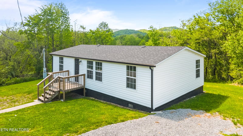 1958 Branam Hill Rd, Jellico, TN 37762