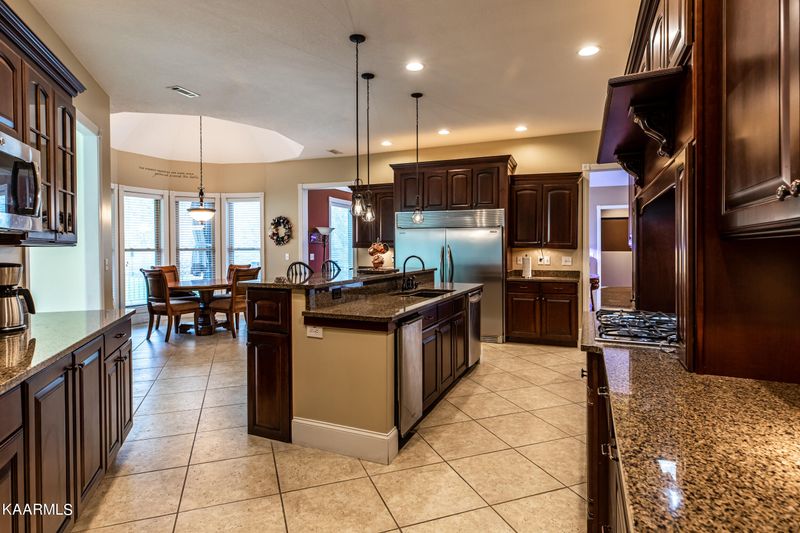 196 Autumn Brooke Ln, Jacksboro, TN 37757