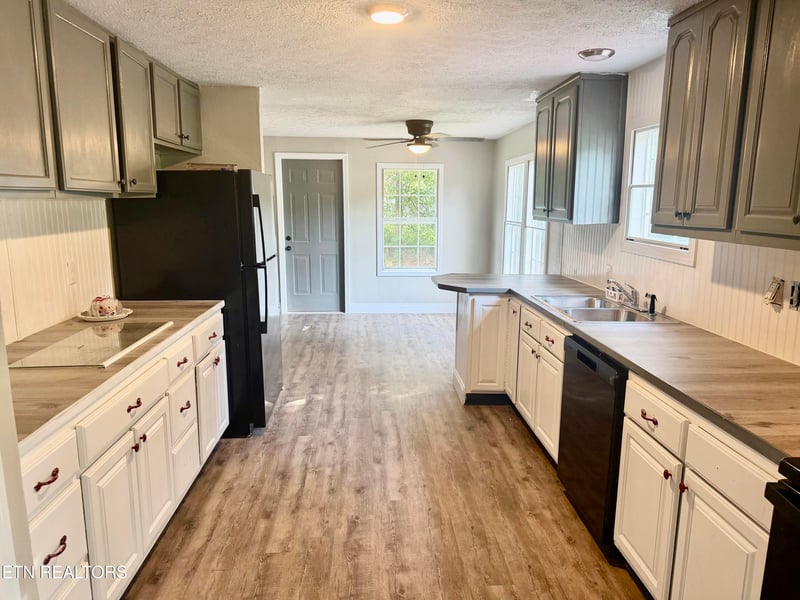 196 Bob Payne Rd, Tellico Plains, TN 37385